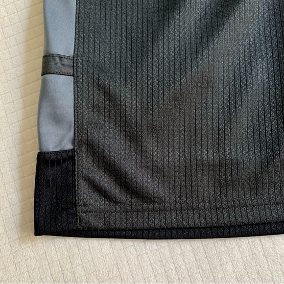 $DROP⬇️ Nike black/gray athletic shorts - Picture 2 of 15